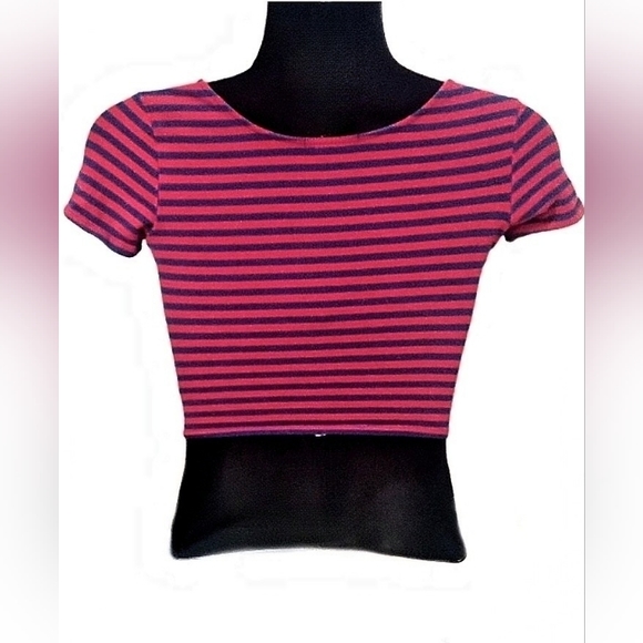Small Blue and Red Crop Top - Picture 2 of 3